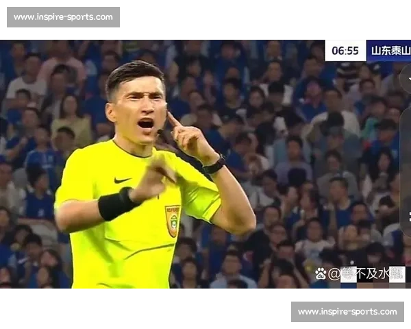 西甲赛场惊现“上帝之手”，裁判判罚引争议！