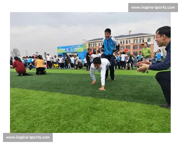 中国车手刘易威廉姆斯，用拼搏精神点燃全场观众的热情！